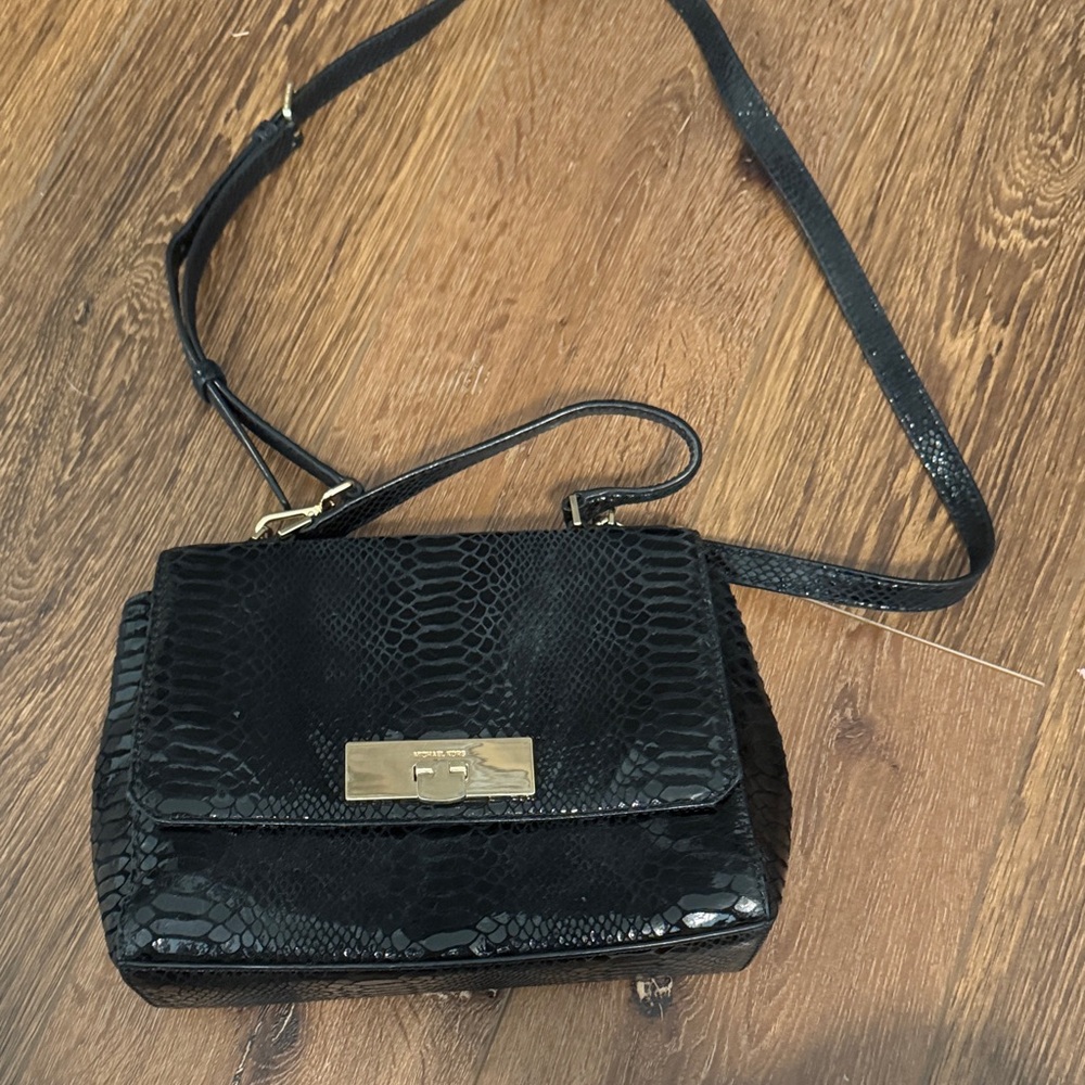 Michael Kors Elegant Black Snakeskin Pattern Crossbody Bag
